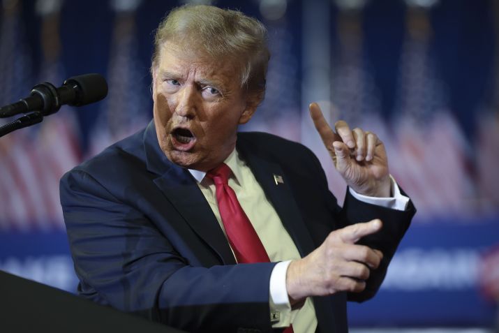 Ex-presidente Donald Trump fala sobre a Otan durante um comício na Coastal Carolina University em 10 de fevereiro de 2024 em Conway, Carolina do Sul / Win McNamee/Getty Images