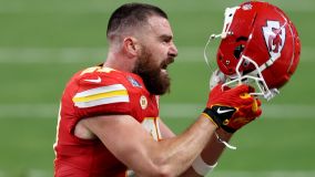 Travis Kelce, do Kansas City Chiefs, durante comemoração