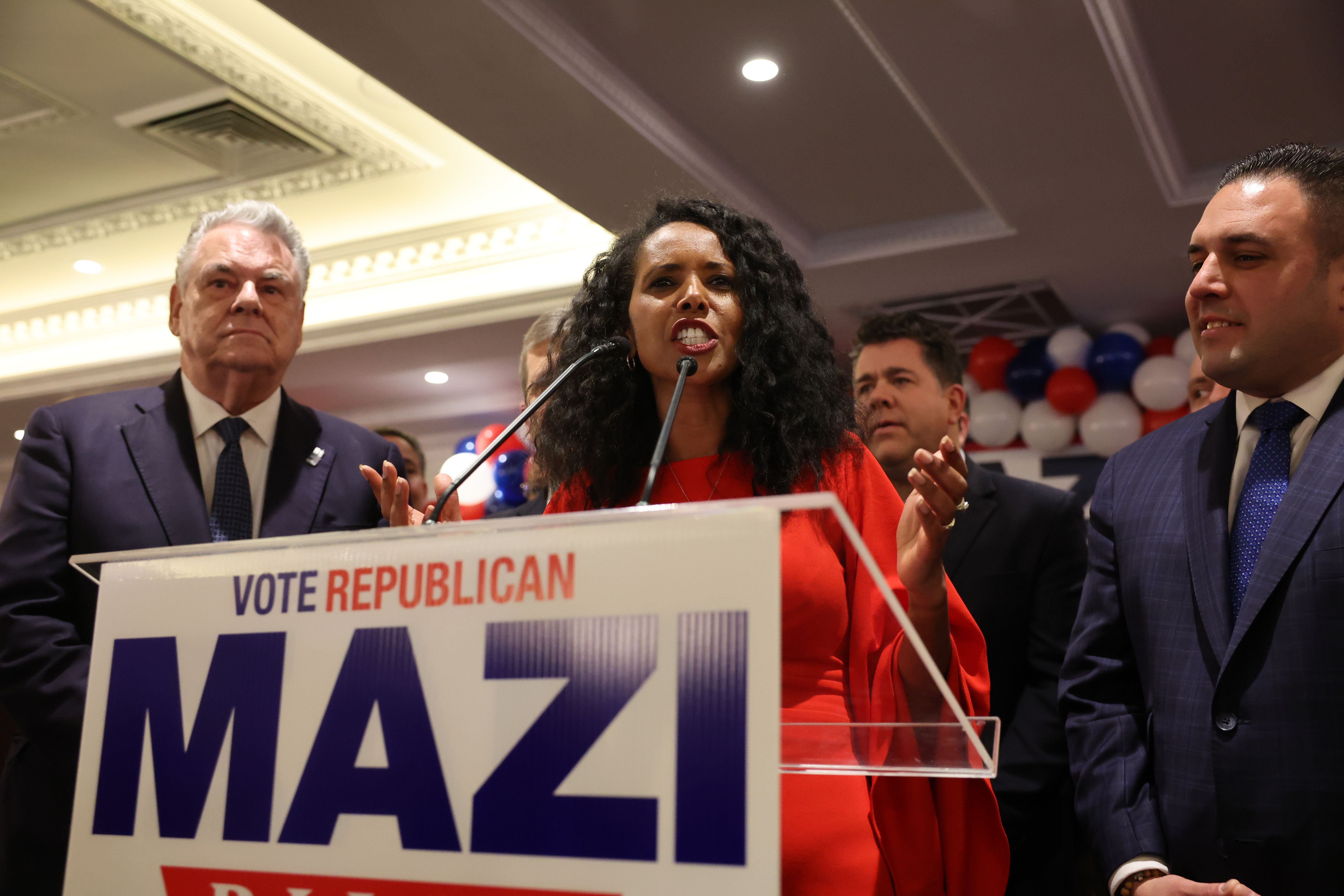 Candidata republicana à Câmara dos EUA, Mazi Pilip, participa de uma festa da noite eleitoral depois de perder sua disputa em uma eleição especial para substituir o ex-deputado republicano George Santos em 13 de fevereiro de 2024 / Spencer Platt/Getty Images