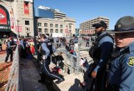 Metade dos feridos no tiroteio em festa do Super Bowl têm menos de 16 anos, diz polícia