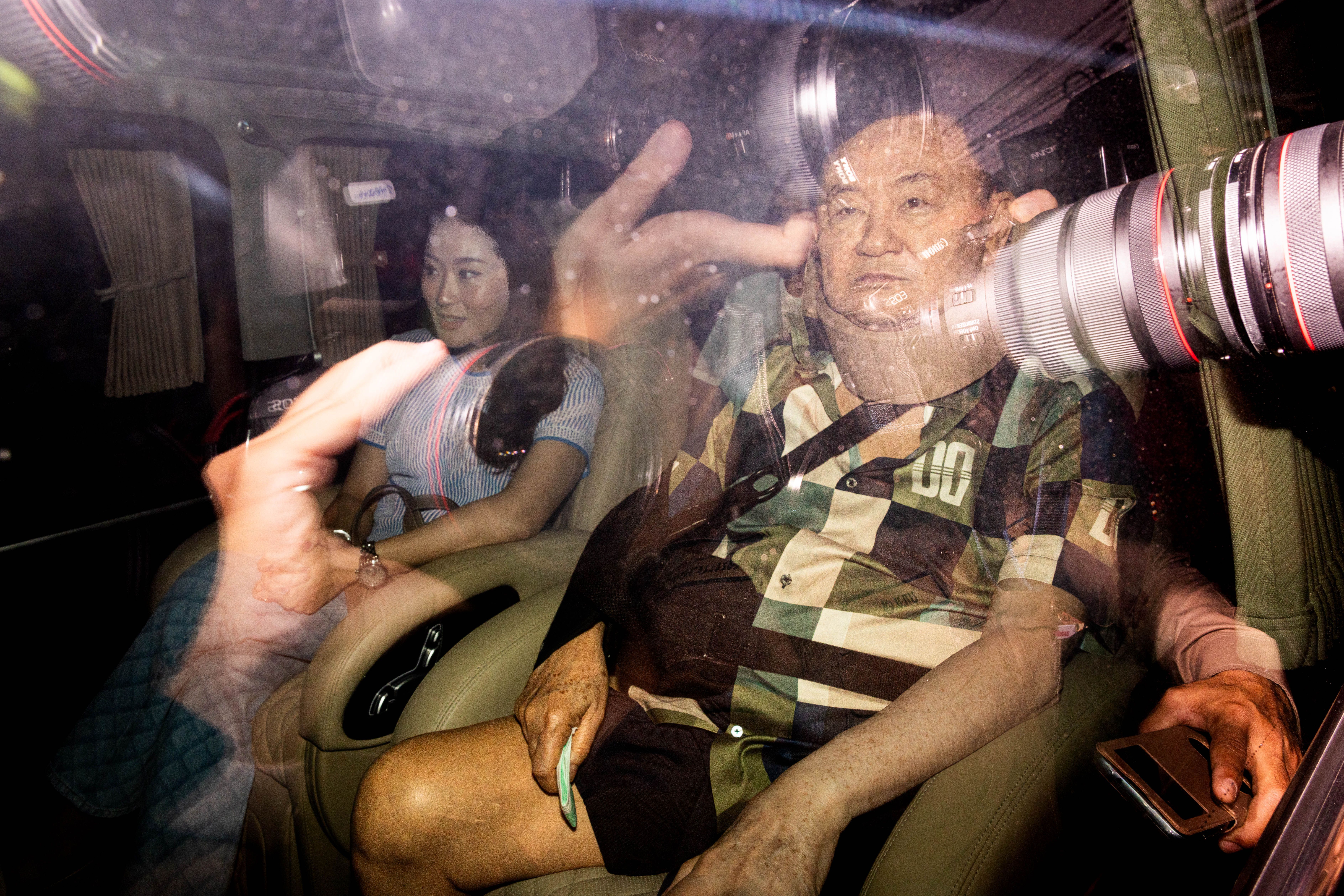 Ex-primeiro-ministro tailandês preso, Thaksin Shinawatra, é liberado do hospital
