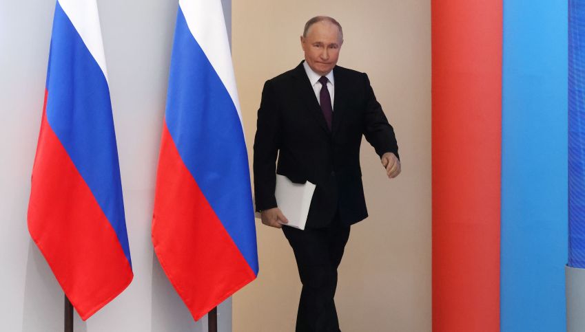 O presidente russo Vladimir Putin sobe ao palco para discurso anual ao Parlamento, em 29 de fevereiro de 2024. / Contributor/Getty Images