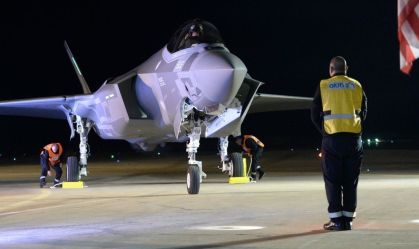 Caça F-35 pousa na base aérea de Nevatim, perto de Beersheba, em Israel, em 12 de dezembro de 2016.