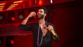 Gusttavo Lima canta em camarote no Carnaval de Salvador