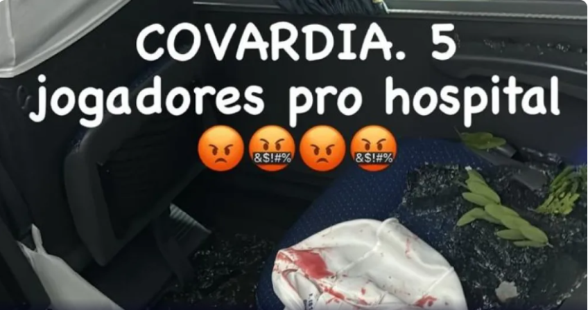 Imagem de rede social do atacante Yago Pikachu com sangue no ônibus do Fortaleza • Reprodução / Redes Sociais
