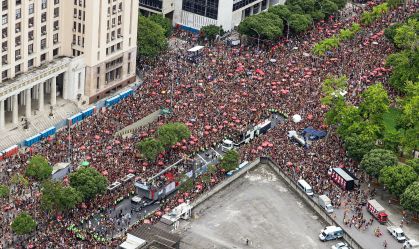 Imagem multidão no Bloco da Gold - 27.01.2024(1)