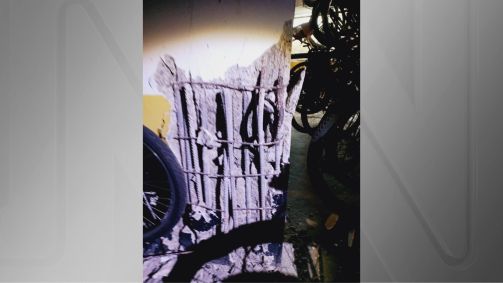 Coluna danificada em prédio localizado na Praia Grande, litoral de São Paulo