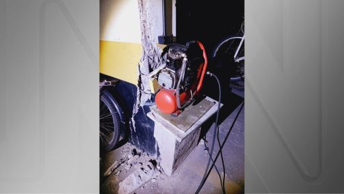 Coluna danificada em prédio localizado na Praia Grande, litoral de São Paulo