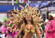 Juju Salimeni seguirá como rainha de bateria da Barroca Zona Sul
