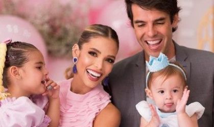 Kaká comemora primeiro ano da filha caçula Sarah