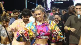 Lore Improta curte abertura do Carnaval de Salvador no chão