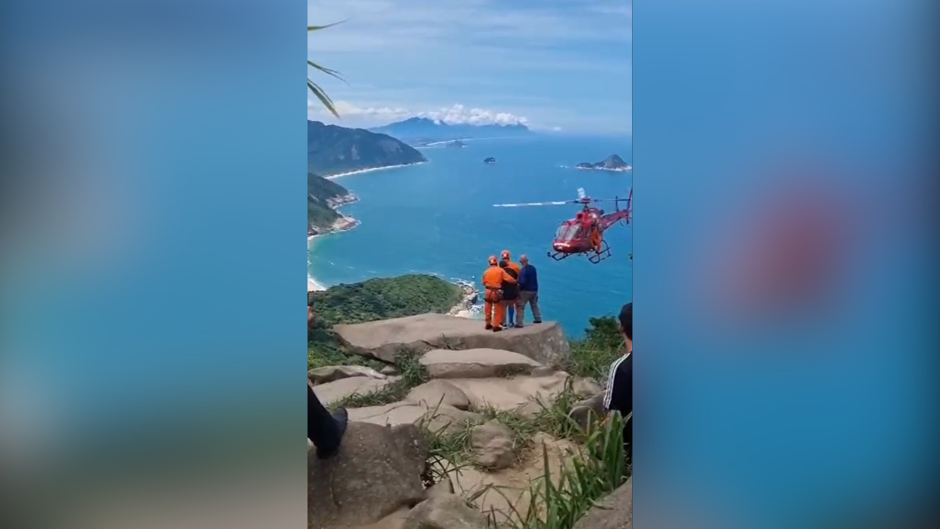 Helicóptero do Corpo de Bombeiros faz resgate cinematográfico em ponto turístico do Rio
