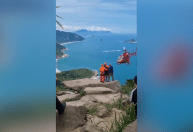 Vídeo: helicóptero do Corpo de Bombeiros faz resgate em ponto turístico do Rio