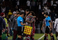 Marcelo, do Fluminense, se machuca e está fora do clássico contra o Flamengo