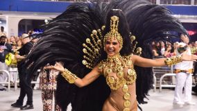 Mileide Mihaile desfilou como rainha de bateria da Independente Tricolor