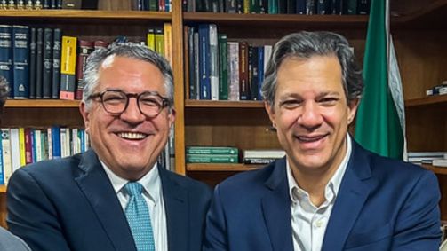 Os ministros das Relações Institucionais, Alexandre Padilha, e da Fazenda, Fernando Haddad