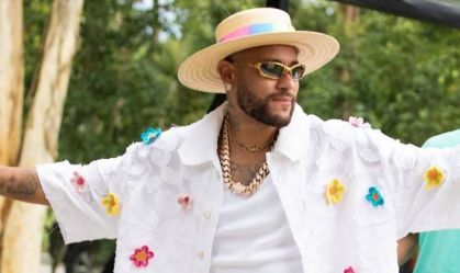 Justiça do RJ suspende multa de Neymar por construção de lago artificial em casa