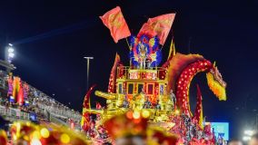Paraíso do Tuiuti foi a quinta escola a cruzar a Sapucaí na segunda-feira (12)