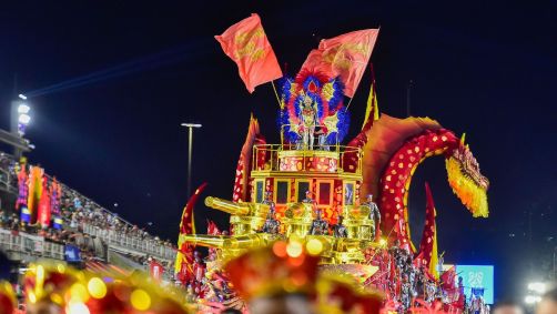 Paraíso do Tuiuti foi a quinta escola a cruzar a Sapucaí na segunda-feira (12)