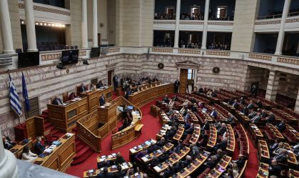 Parlamento da Grécia legaliza casamento entre pessoas do mesmo sexo