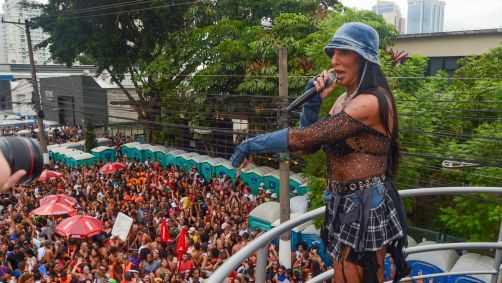 Pepita cantou no Bloco da Lexa, neste domingo (4)