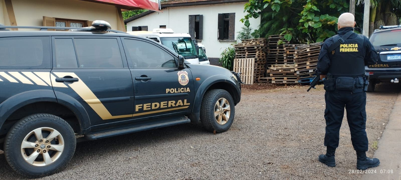 Operação “No Poison” investiga um grupo atuante no contrabando de agrotóxicos da Argentina para o Brasil.