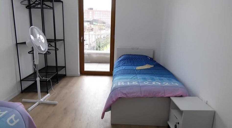 Quarto em um apartamento na Vila Olímpica de Paris / Reuters