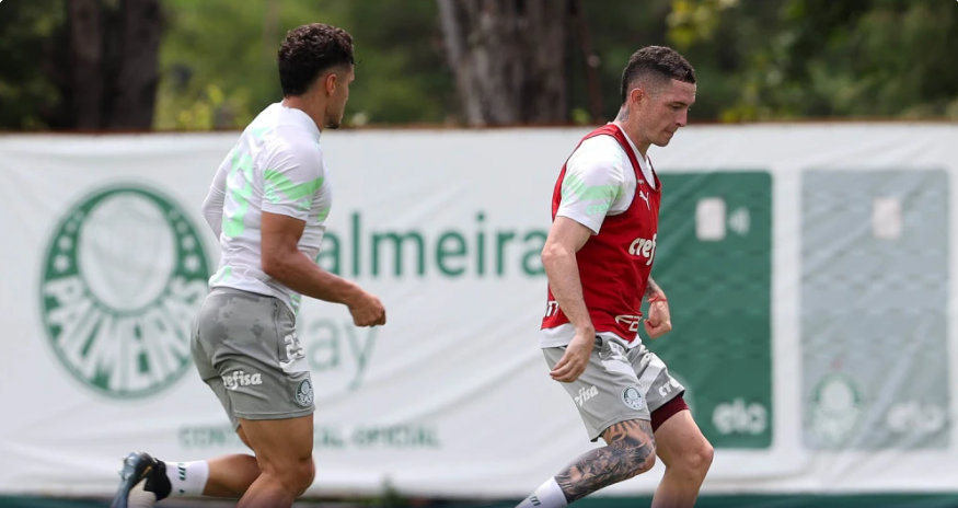 Raphael Veiga (E) e Aníbal Moreno em treino do Palmeiras