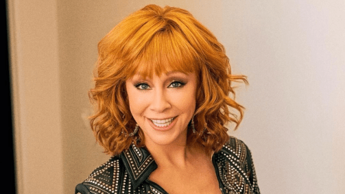 Reba McEntire é uma cantora e atriz norte-americana
