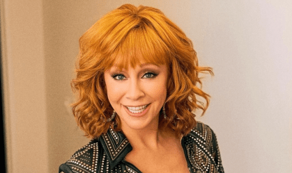 Super Bowl 2024: Reba McEntire diz estar "cantando o Hino Nacional no chuveiro"