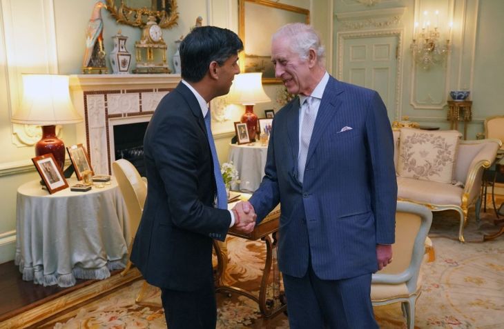 Rei Charles recebe Rishi Sunak no Palácio de Buckingham / Reprodução/ Palácio Buckingham