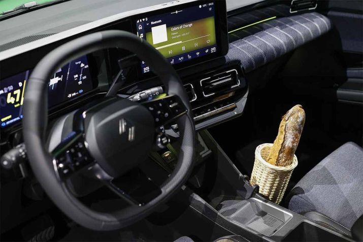 Renault 5 E-Tech tem visual inspirado em grande sucesso da marca francesa / Divulgação