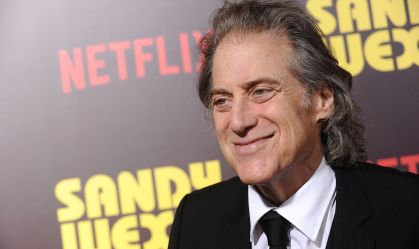 Comediante Richard Lewis na estreia de "Sandy Wexler", no ArcLight Cinemas Cinerama Dome, em Hollywood, na Califórnia, em abril de 2017