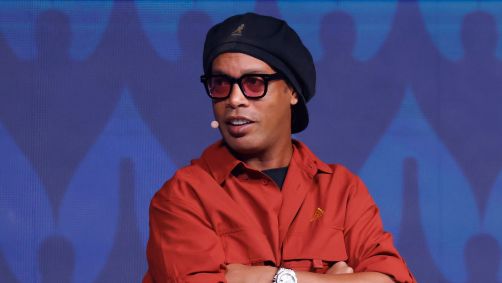 Ronaldinho Gaúcho lança manual que ensina tática e técnica a novos jogadores