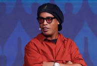 Ronaldinho Gaúcho lança manual de futebol para novos jogadores; veja