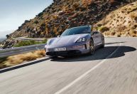 Elétrico Porsche Taycan evolui em desempenho e esportividade
