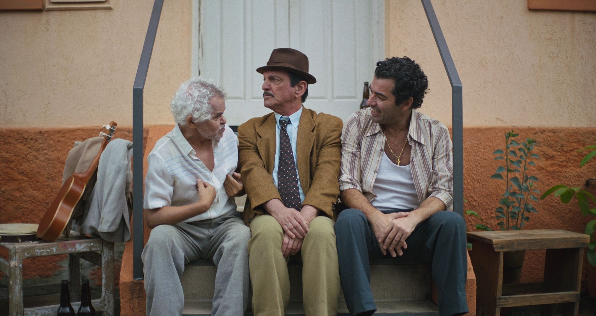 O longa "Saudosa Maloca", inspirado na obra de Adoniran Barbosa, chega aos cinemas em 21 de março. / Divulgação