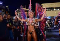 Sabrina Sato comemora 20 anos na Gaviões e brilha em desfile