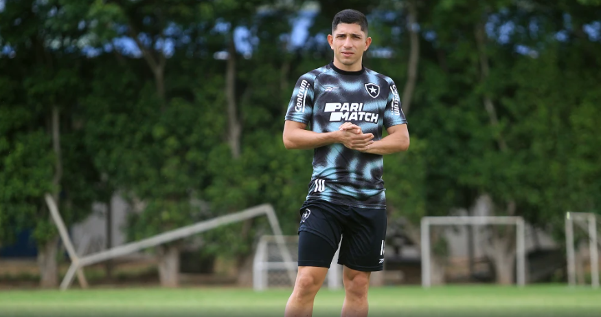 Savarino é um dos reforços contratados para agregar experiência ao Botafogo na Libertadores