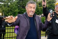 Sylvester Stallone faz alerta após incidente traumático em 