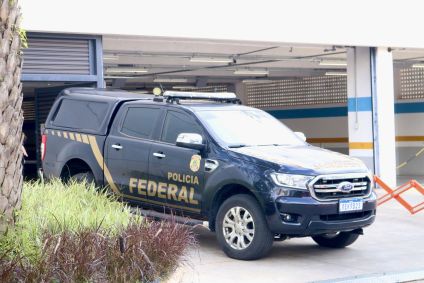 DF - OPERAÇÃO Movimentação em frente à sede da Polícia Federal, em Brasília, nesta quinta-feira (22), durante depoimentos da investigação de tentativa de golpe de Estado no início de 2023