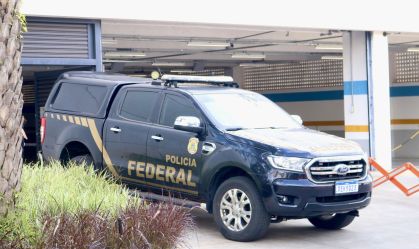 DF - OPERAÇÃO Movimentação em frente à sede da Polícia Federal, em Brasília, nesta quinta-feira (22), durante depoimentos da investigação de tentativa de golpe de Estado no início de 2023