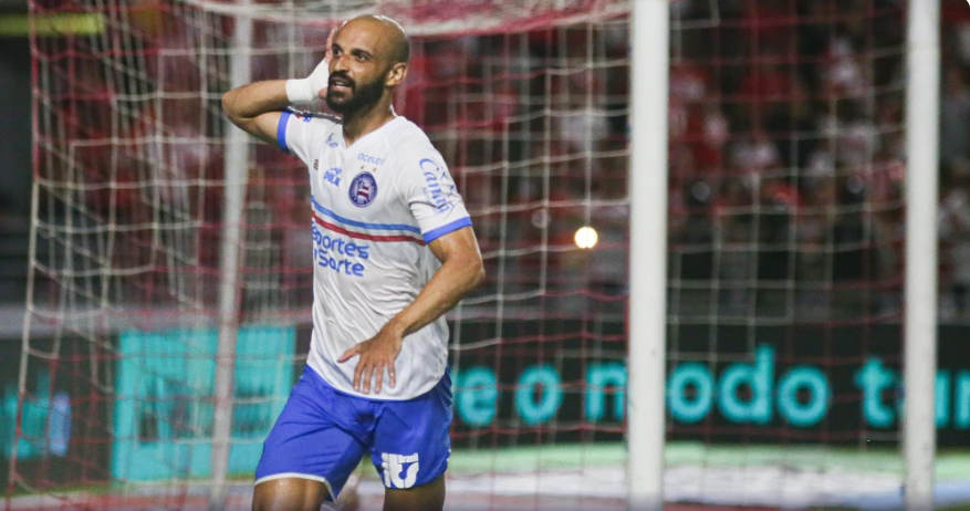 Thaciano comemora gol do Bahia contra o CRB