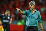 Renato reclama de arbitragem após derrota em GreNal