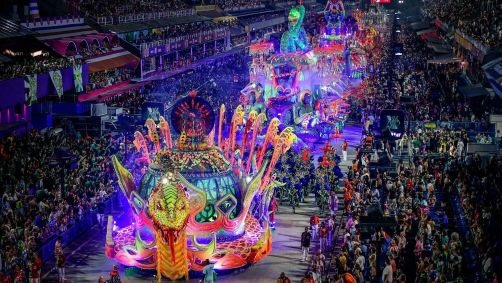 Unidos do Viradouro falou sobre o culto ao vudum serpente no encerramento dos desfiles do Grupo Especial