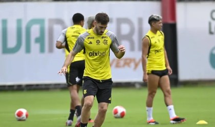 Matías Viña em atividade no Ninho do Urubu, CT do Flamengo