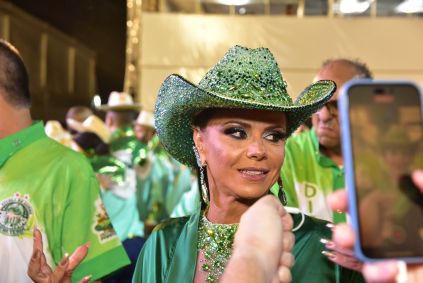 Viviane Araújo desfilou, mais uma vez como rainha de bateria da Mancha Verde