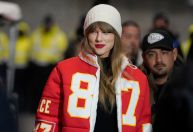 Taylor Swift doa US$ 100 mil para família de vítima de tiroteio em festa dos Chiefs