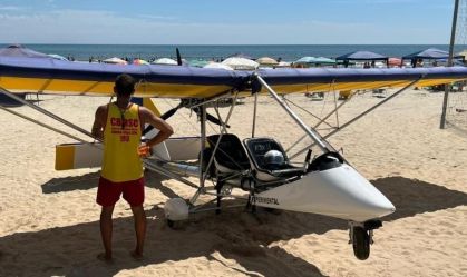 Aeronave ultraleve cai no mar de Itapema, em Santa Catarina
