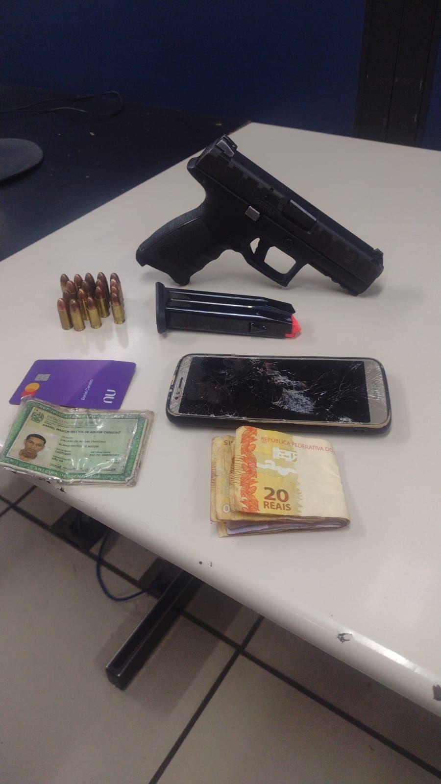 Material apreendido com o PM preso, acusado de roubo / Polícia Militar/Divulgação